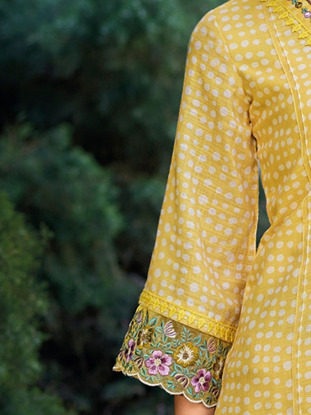 Women Ethnic Motifs Printed Regular Thread Work Linen Kurta with Trousers & With Dupatta