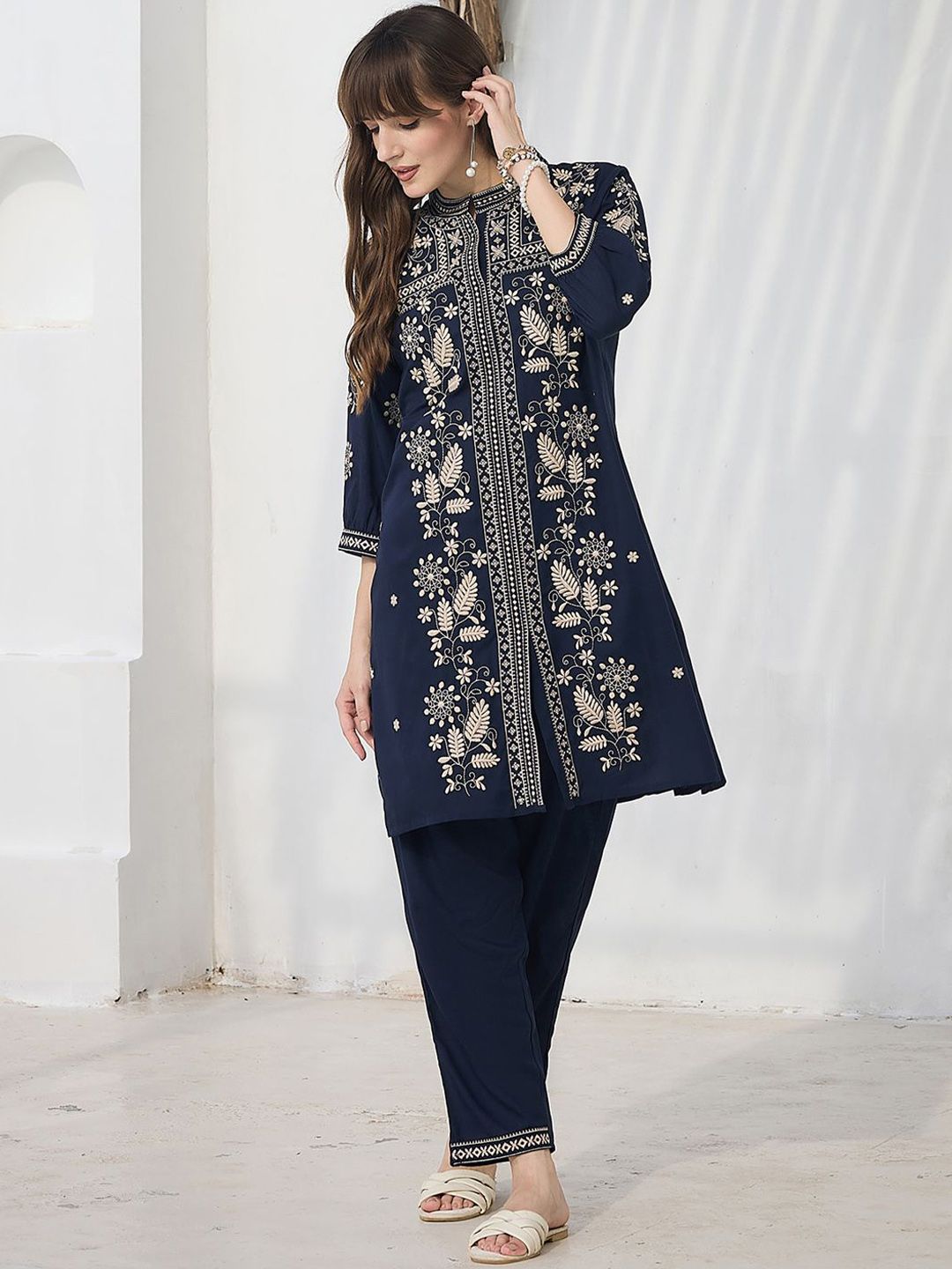 Ethnic Motifs Embroidered Thread Work Kurta With Trousers