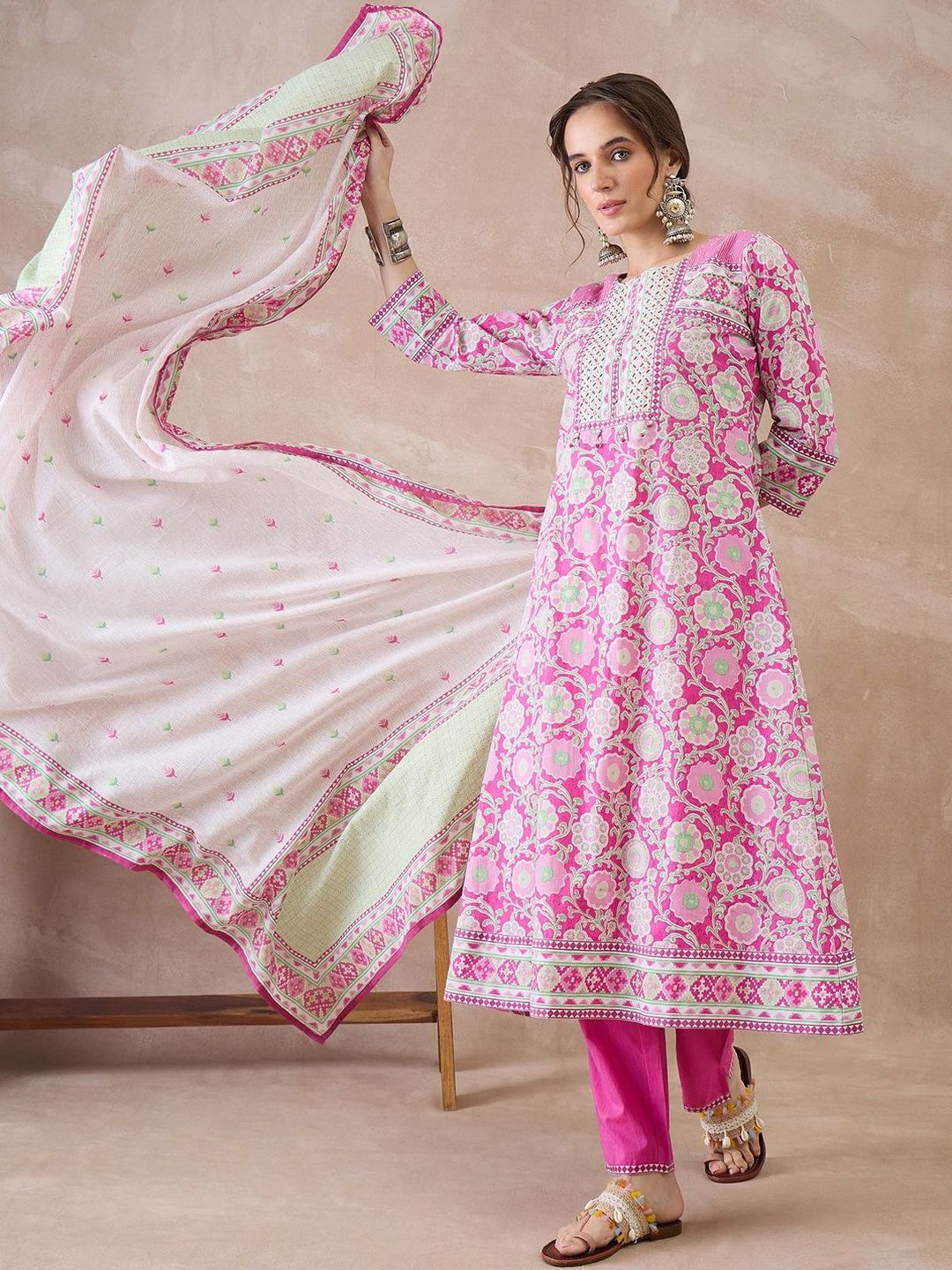 Women Floral Printed Regular Thread Work Pure Cotton Kurta with Trousers & With Dupatta