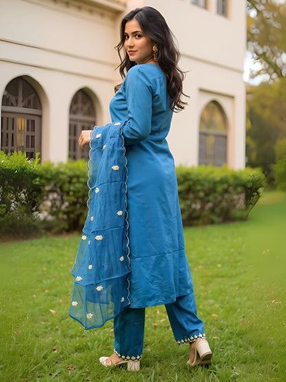 Dhiyona IE Women's Women Ethnic Motifs Embroidered Thread Work Kurta with Trousers & Dupatta