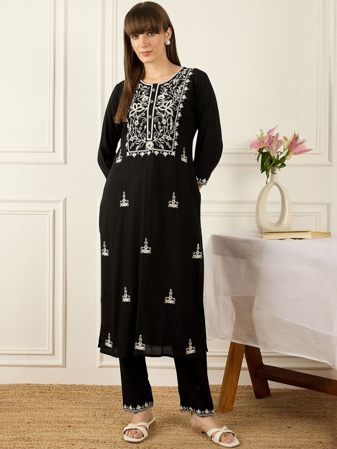 Dhiyona IE Embroidered Round Neck Three-Quarter Sleeves Tunic And Trousers
