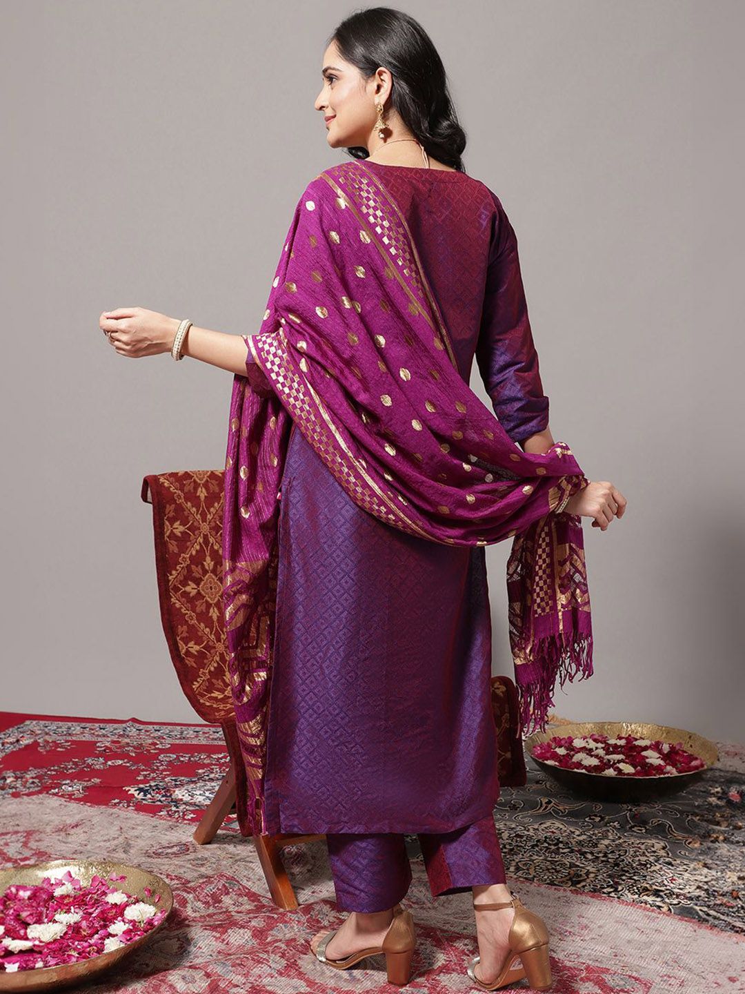 Dhiyona VA Women'sGeometric Woven Design Regular Zari Kurta with Trousers & Dupatta