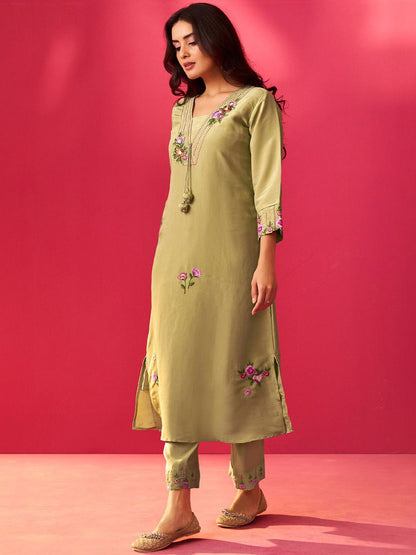 Dhiyona IE Embroidered V-Neck Top With Trousers Co-Ords