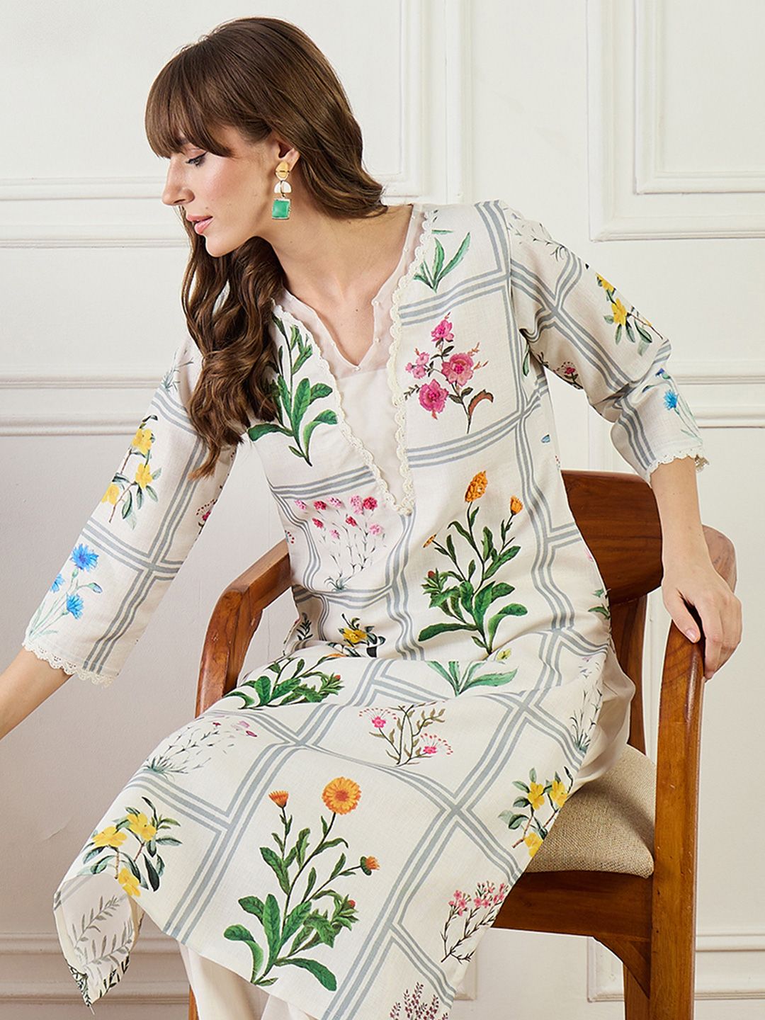 Women Floral Printed Linen Kurta with Trousers