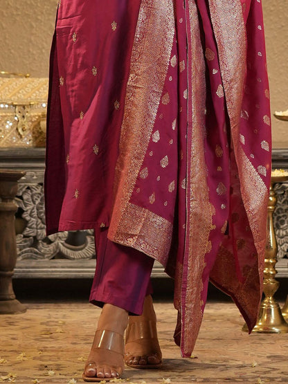 Floral Embroidered Round Neck Zari Straight Kurta & Trousers With Dupatta