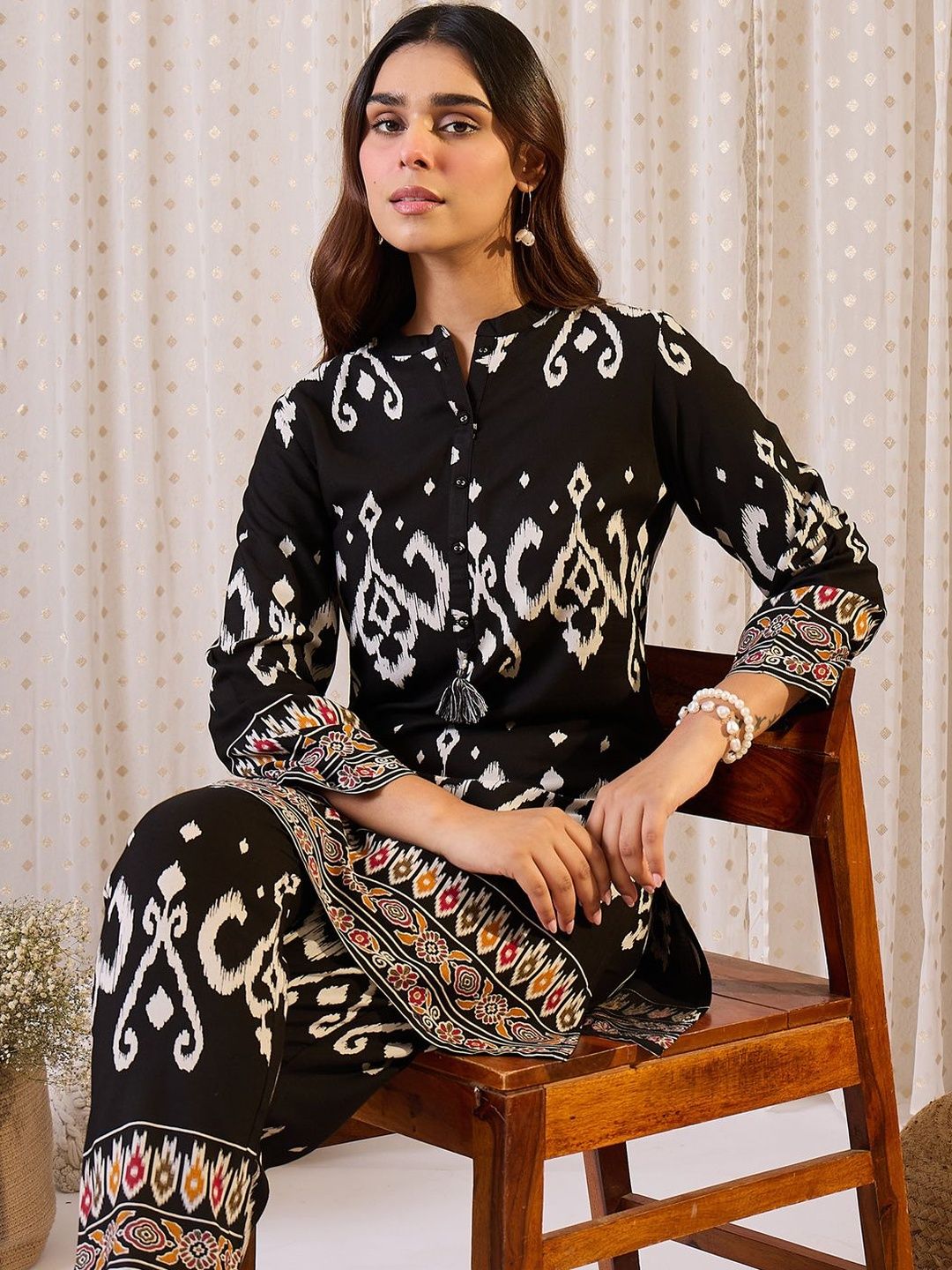 Ethnic Motifs Printed Straight Kurta With Trouser