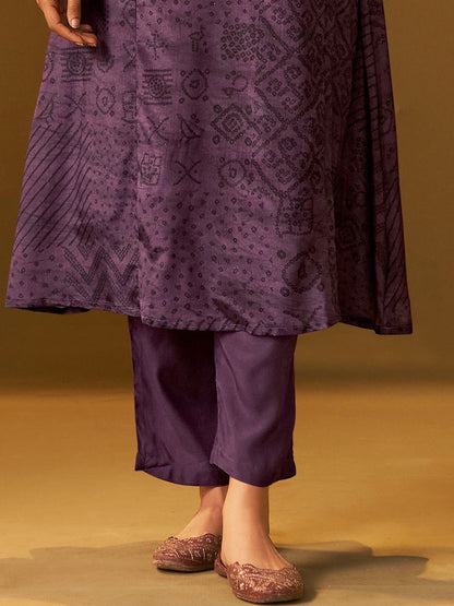 Women Ethnic Motifs Embroidered Kurta with Trousers