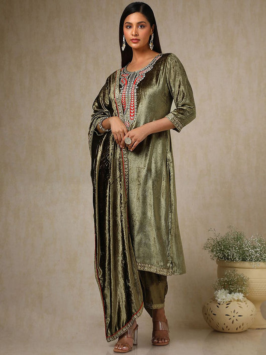 Dhiyona SO Women's Women Paisley Embroidered Regular Thread Work Velvet Kurta with Trousers & With Dupatta