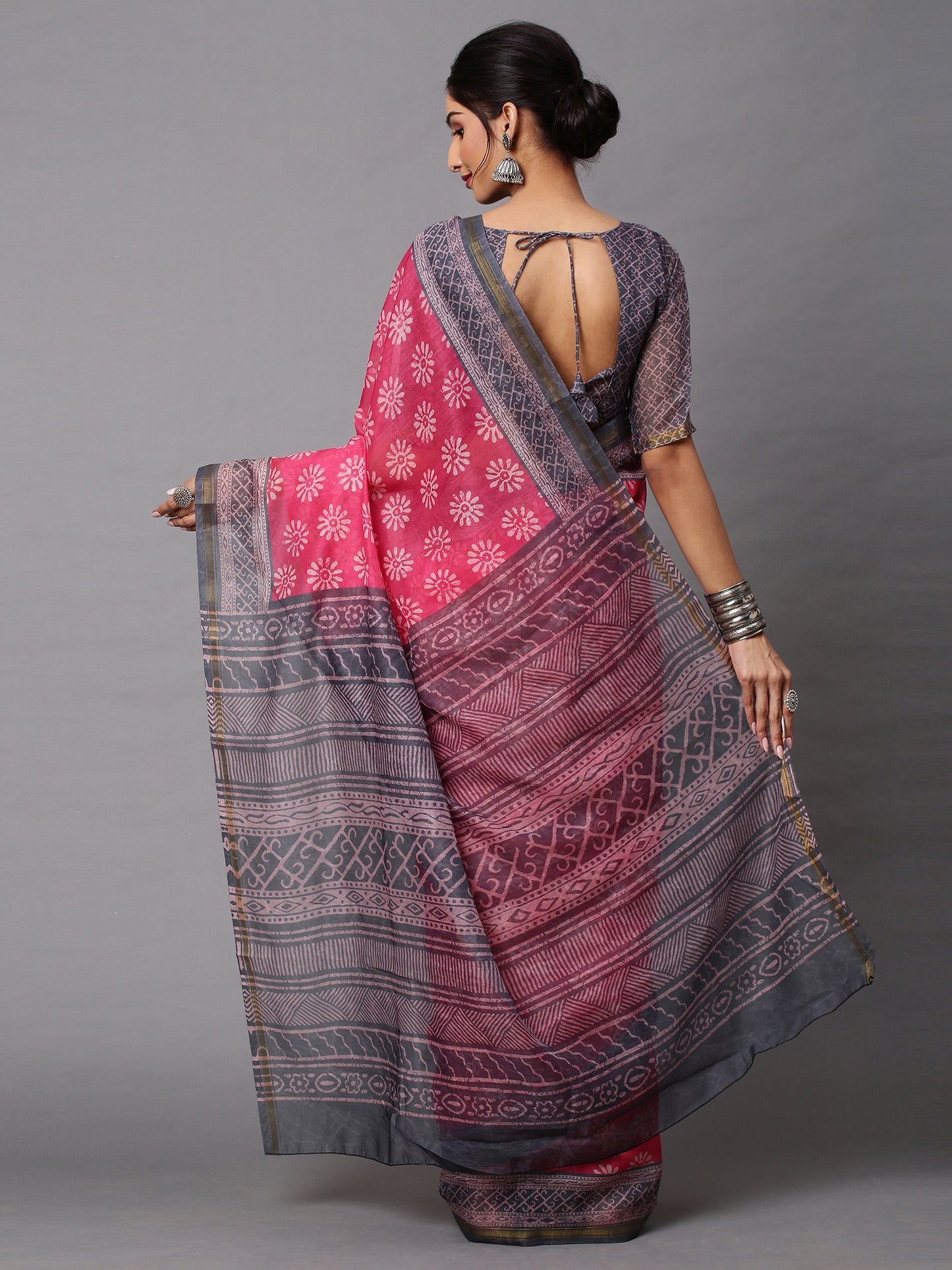 Women's Linen Blend Pink Printed Celebrity Saree With Blouse Piece