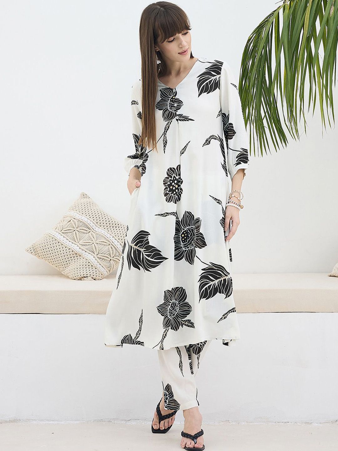 Dhiyona IE Floral Printed V-Neck Tunic & Trousers