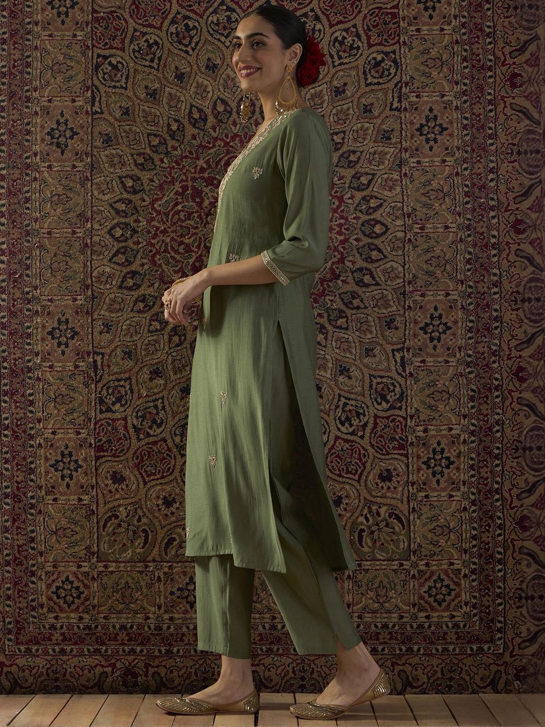 Ethnic Motifs Embroidered Thread Work Kurta With Trousers