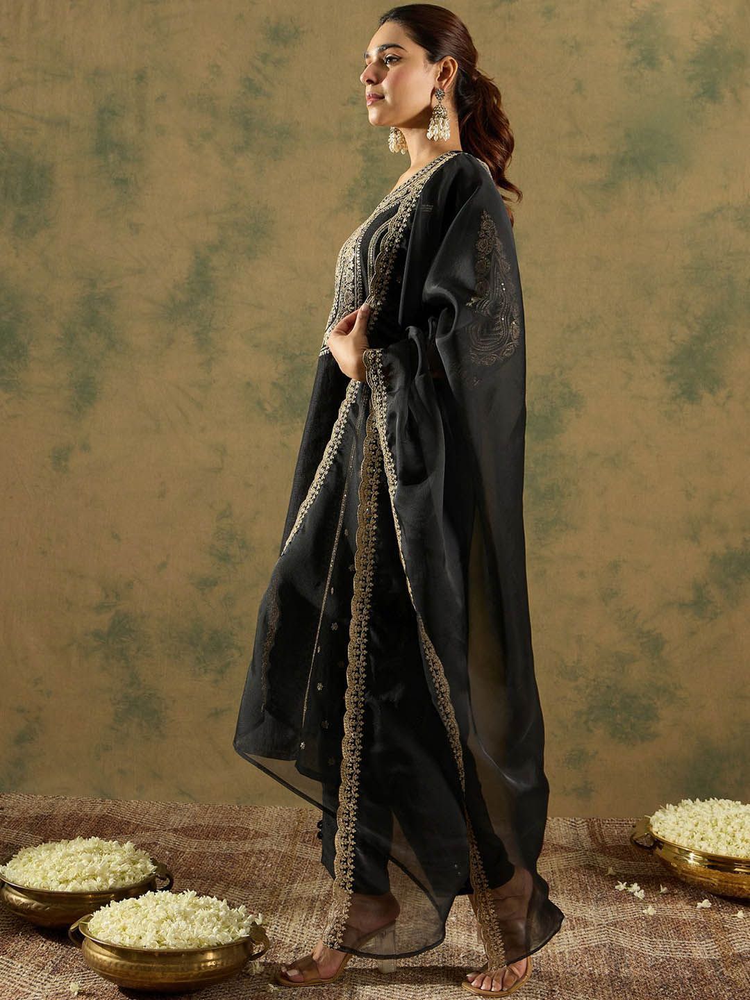 Ethnic Motifs Embroidered Panelled Kurta With Trousers & Dupatta