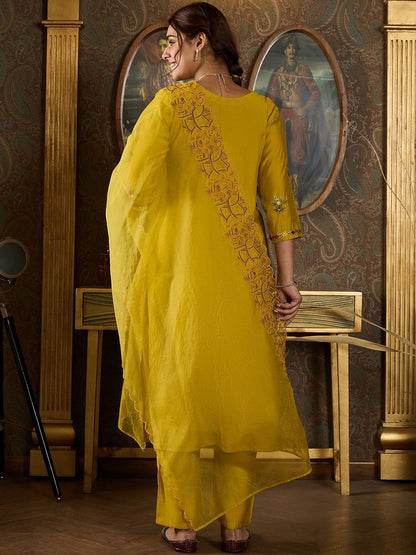 Women Floral Embroidered Regular Thread Work Kurta with Trousers & With Dupatta