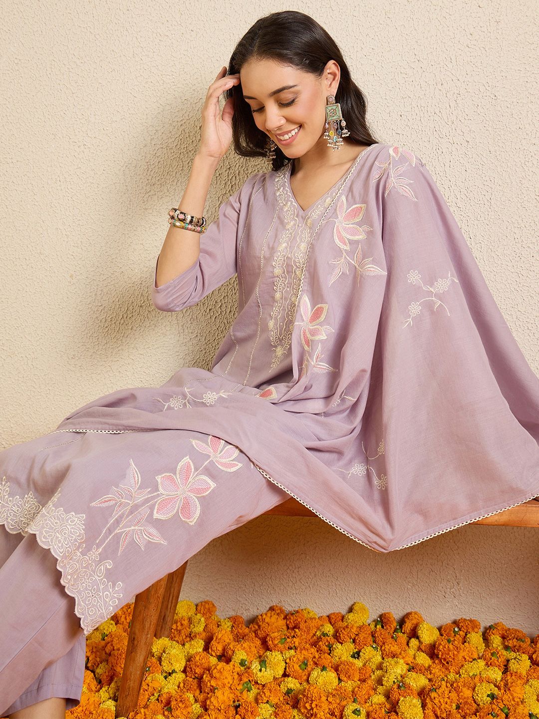 Dhiyona IE Women Floral Embroidered Regular Thread Work Pure Cotton Kurta with Trousers & With Dupatta