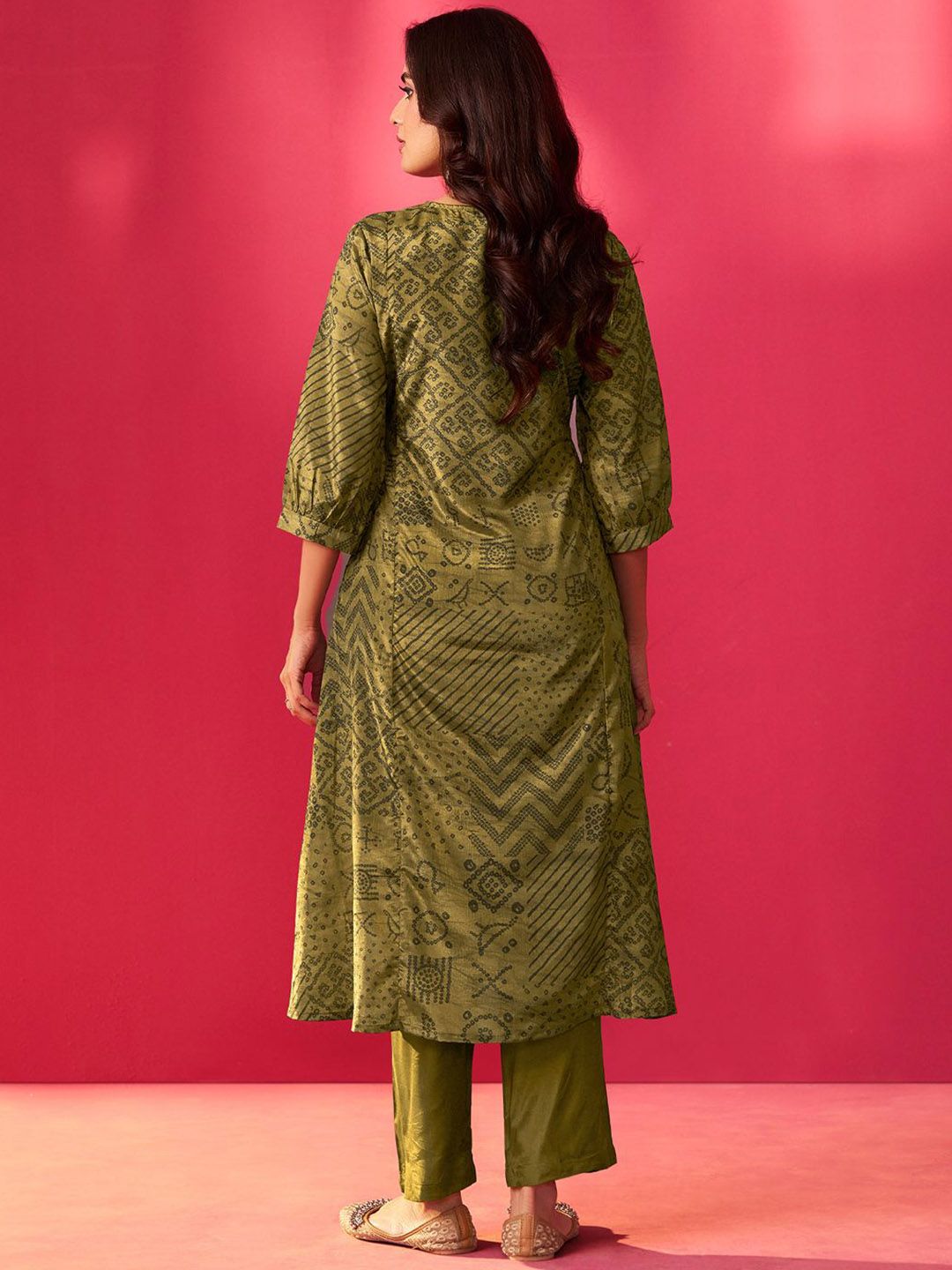 Dhiyona IE Floral Embroidered V-Neck Tunic & Trousers