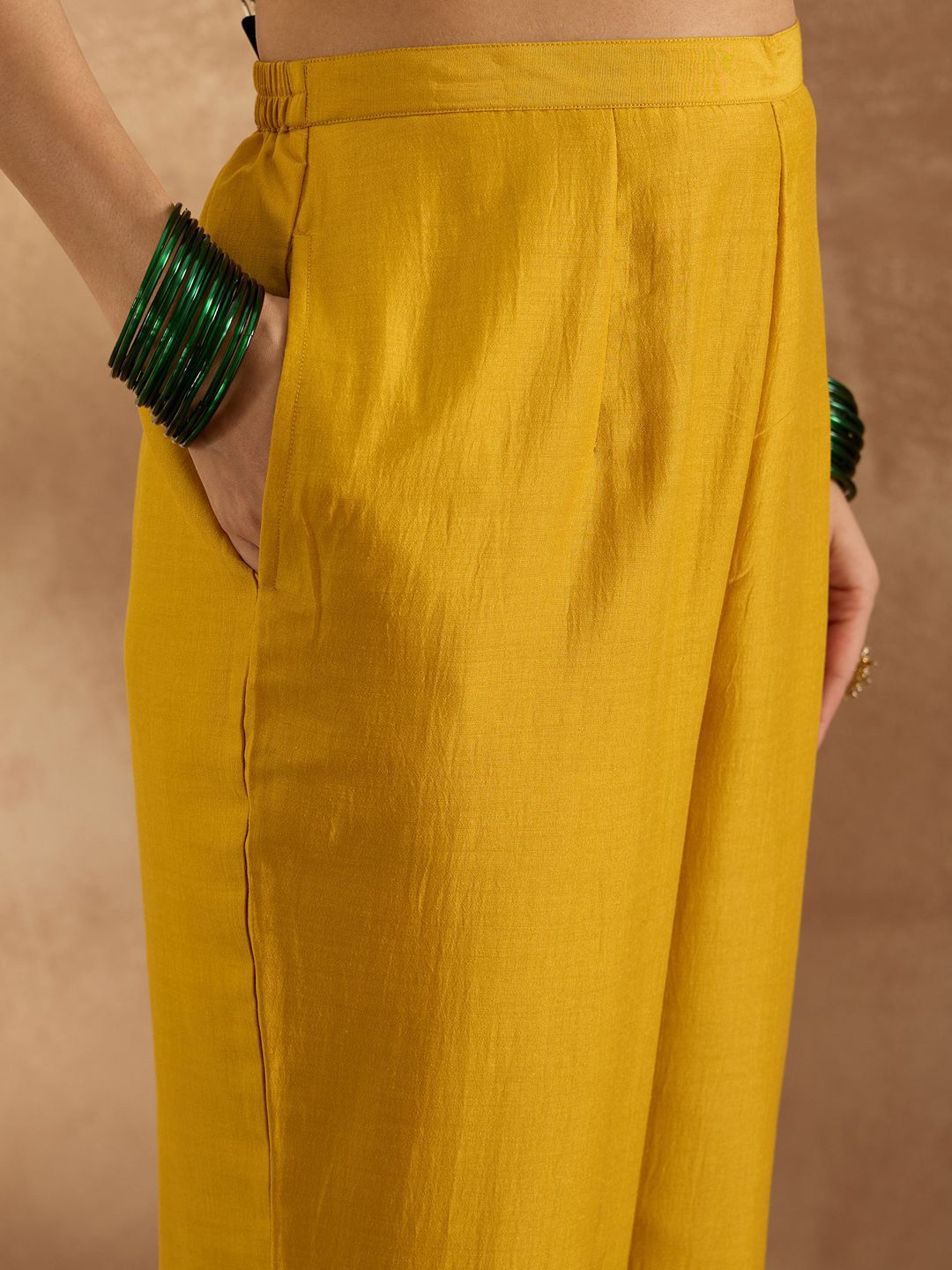 Women Floral Embroidered Regular Thread Work Kurta with Trousers & With Dupatta