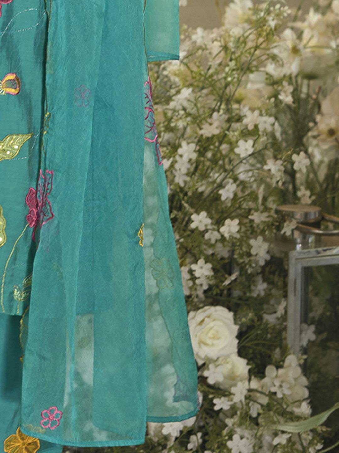 Women Floral Embroidered Regular Thread Work Kurta with Trousers & With Dupatta