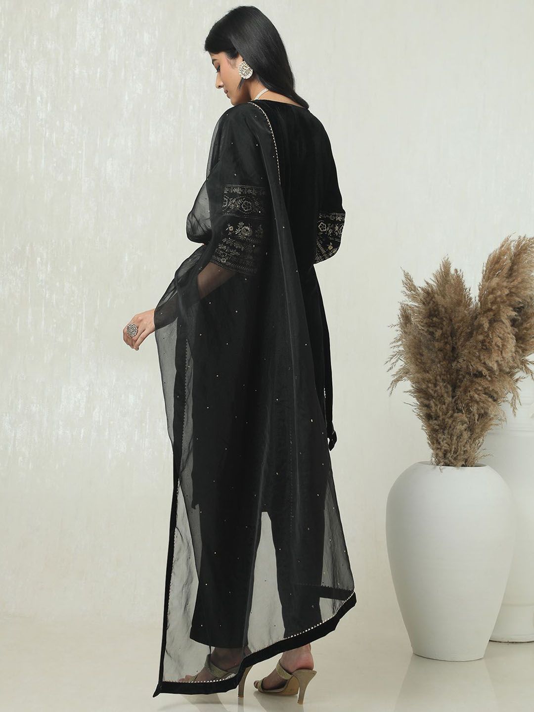 Dhiyona SO Women's Floral Yoke Design Notch Neck Thread Work Velvet Kurta With Trousers & Dupatta