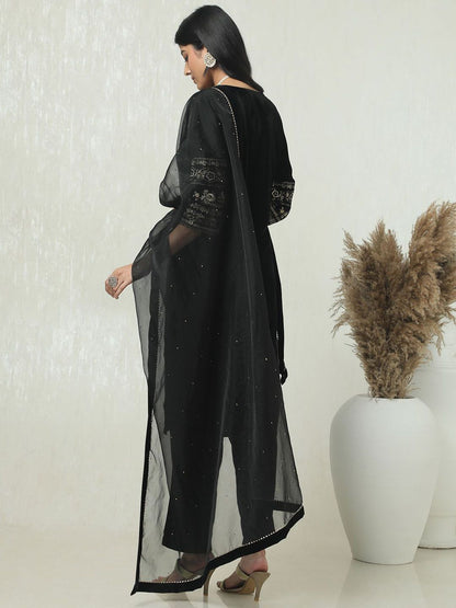 Dhiyona SO Women's Floral Yoke Design Notch Neck Thread Work Velvet Kurta With Trousers & Dupatta