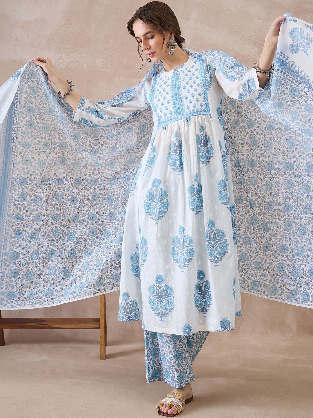 Women Floral Printed Regular Thread Work Pure Cotton Kurta with Trousers & With Dupatta