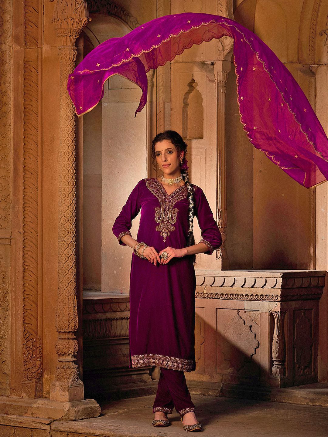 Dhiyona CH Women Ethnic Motifs Embroidered Regular Thread Work Velvet Kurta with Trousers & With Dupatta
