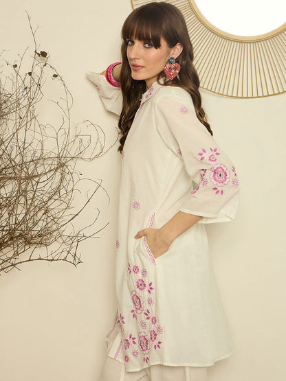 Women Floral Embroidered Pure Cotton Kurta with Trouser