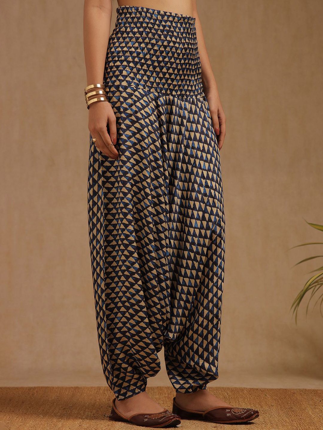 Dhiyona SO Women's Women Geometric Printed Kurt with Patiala & Jacket