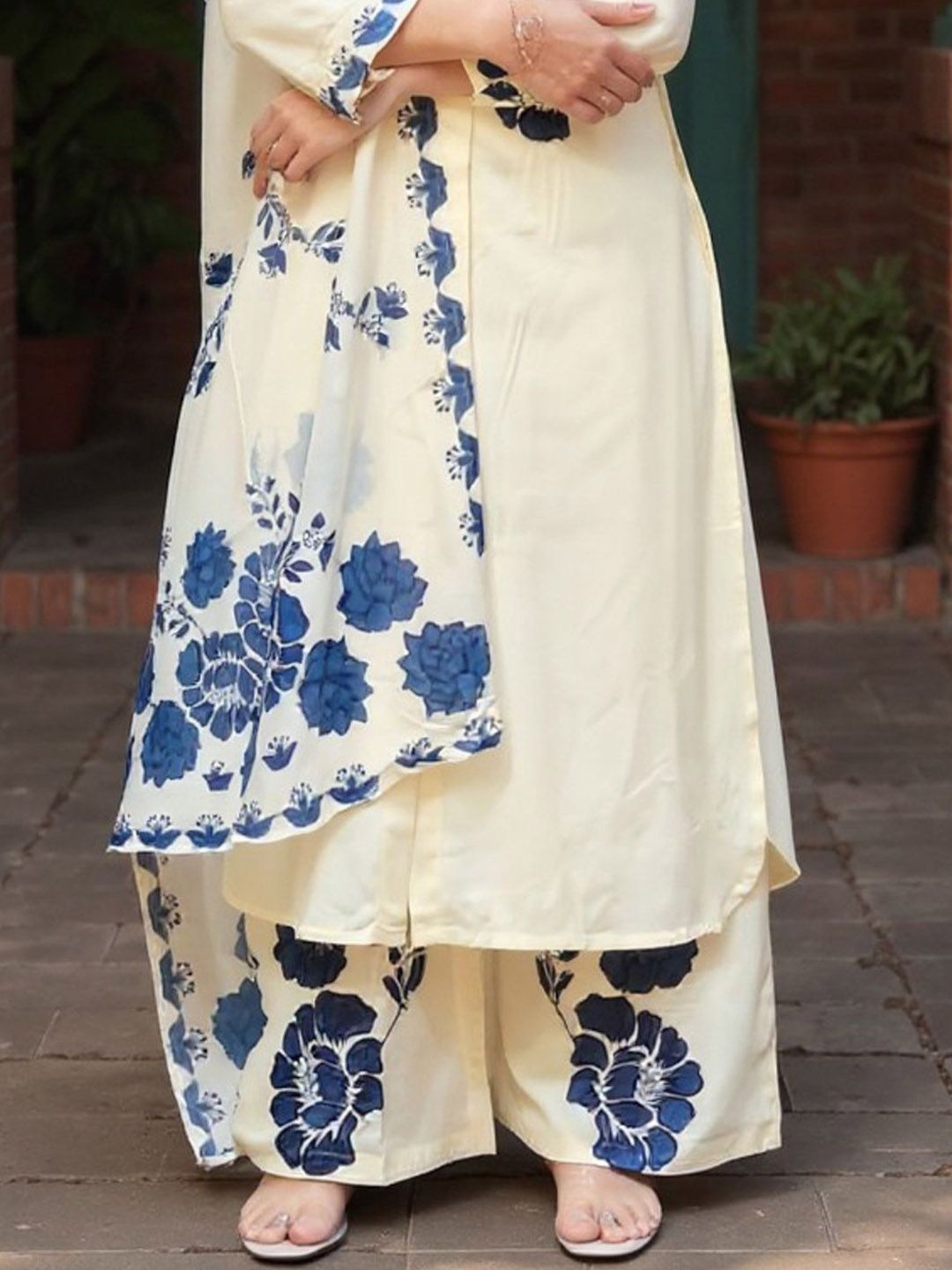Women Floral Printed Regular Kurta with Palazzos & Dupatta Kurta Sets