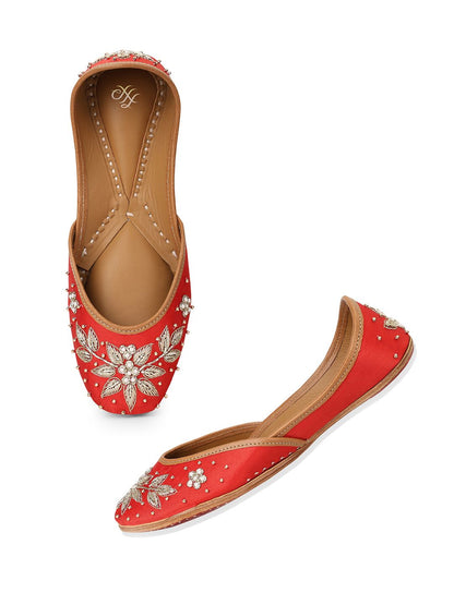 Dhiyona HOP Women Embellished Ethnic Mojaris Flats