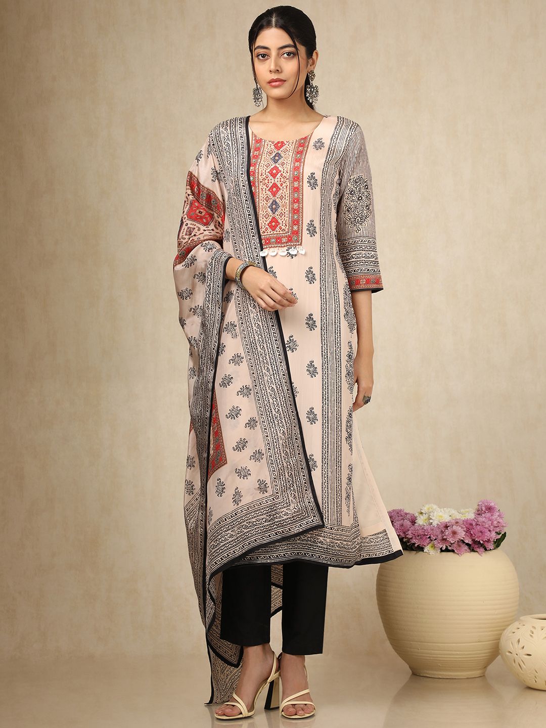 Dhiyona SO Women's Women Floral Printed Regular Sequinned Kurta with Trousers & With Dupatta