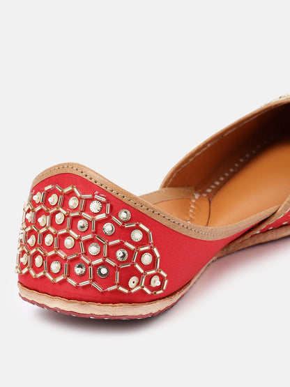 Dhiyona HOP Women Embellished Ethnic Mojaris Flats
