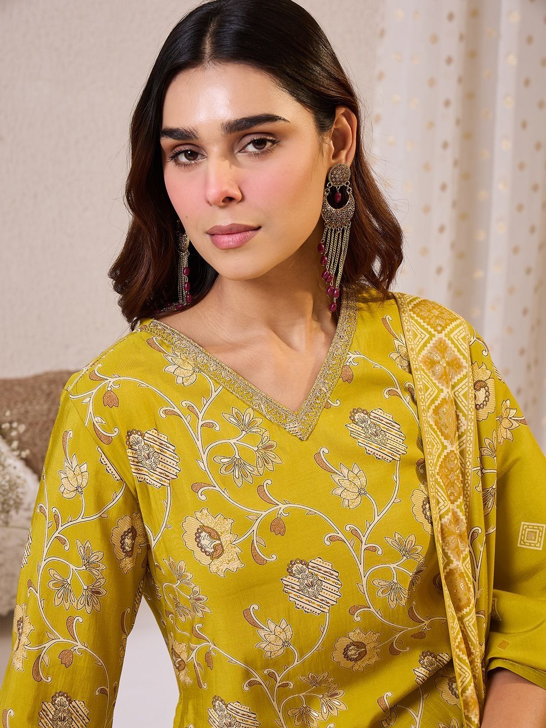 Women Floral Printed Kurta with Trousers & Dupatta