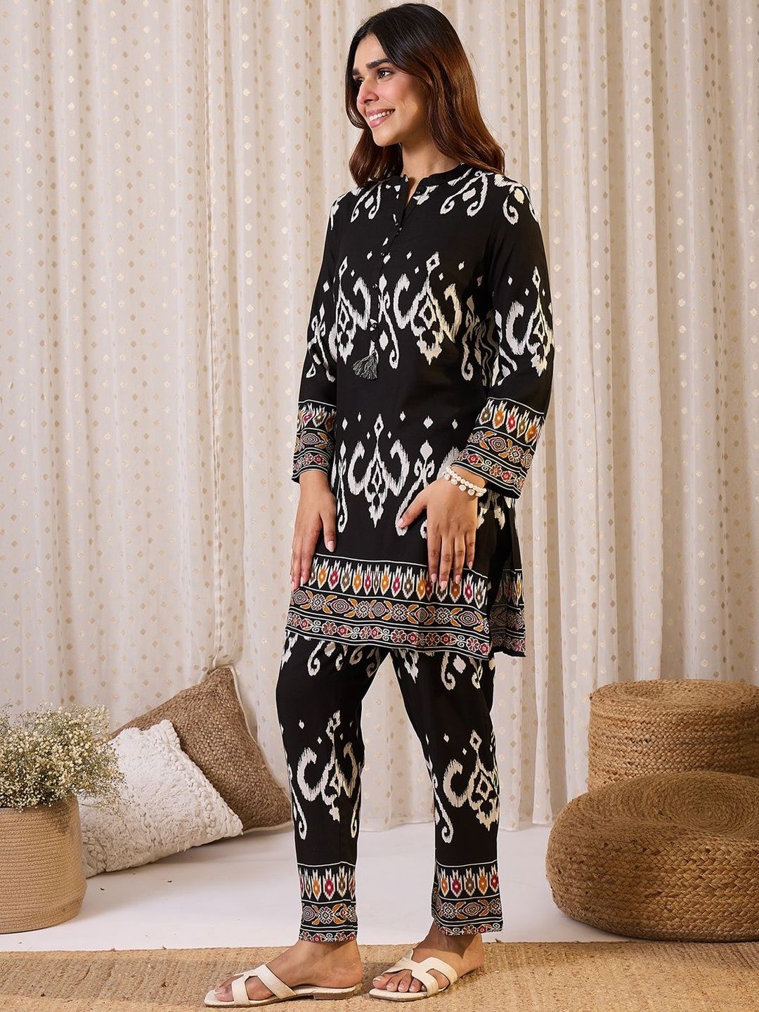 Ethnic Motifs Printed Straight Kurta With Trouser