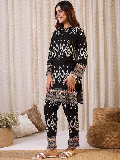 Ethnic Motifs Printed Straight Kurta With Trouser