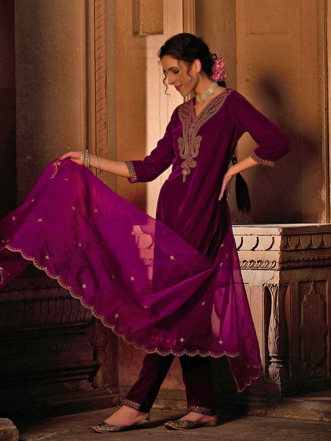 Dhiyona CH Women Ethnic Motifs Embroidered Regular Thread Work Velvet Kurta with Trousers & With Dupatta