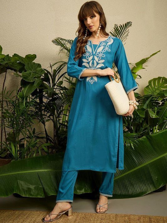 Women Ethnic Motifs Embroidered Thread Work Straight Kurta With Trousers