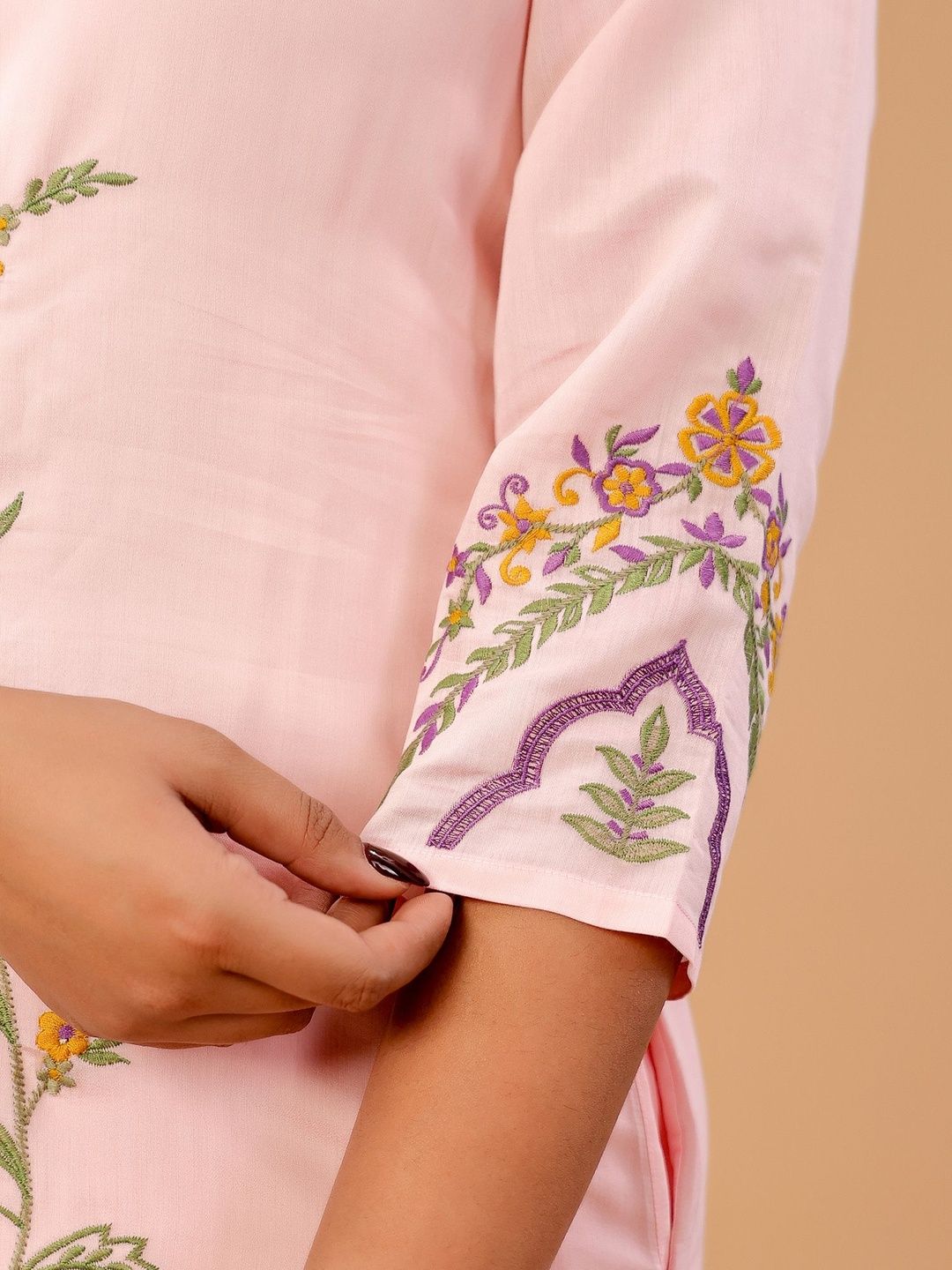 Women Floral Embroidered Regular Thread Work Kurta with Trousers