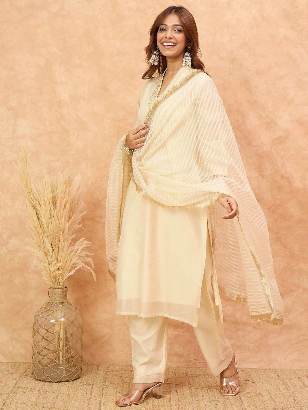 Dhiyona VA Women'sEmbroidered V-Neck Thread Work Kurta with Trousers & With Dupatta