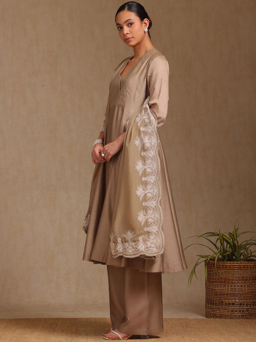 Dhiyona SO Women's Women Regular Thread Work Kurta with Palazzos & With Dupatta