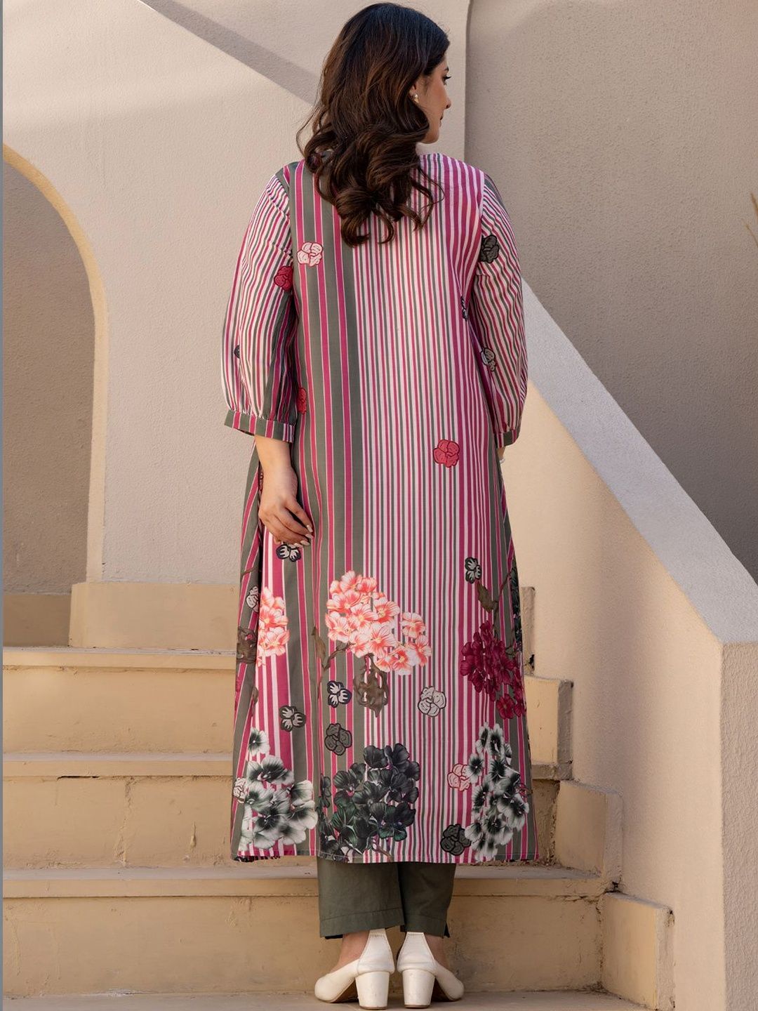 Women Floral Printed Regular Pure Cotton Kurta with Trousers