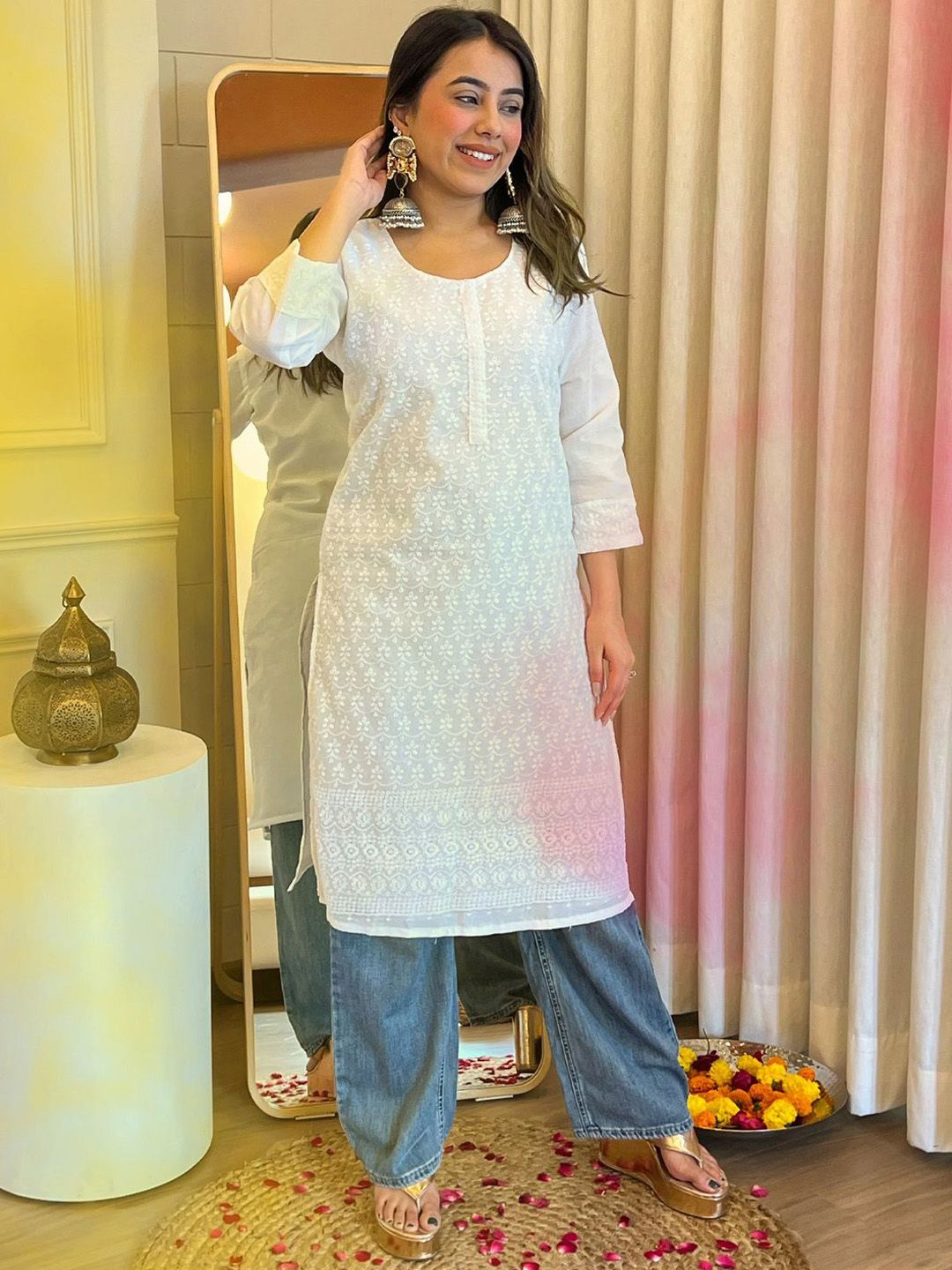 Dhiyona IE Floral Embroidered Straight Kurta