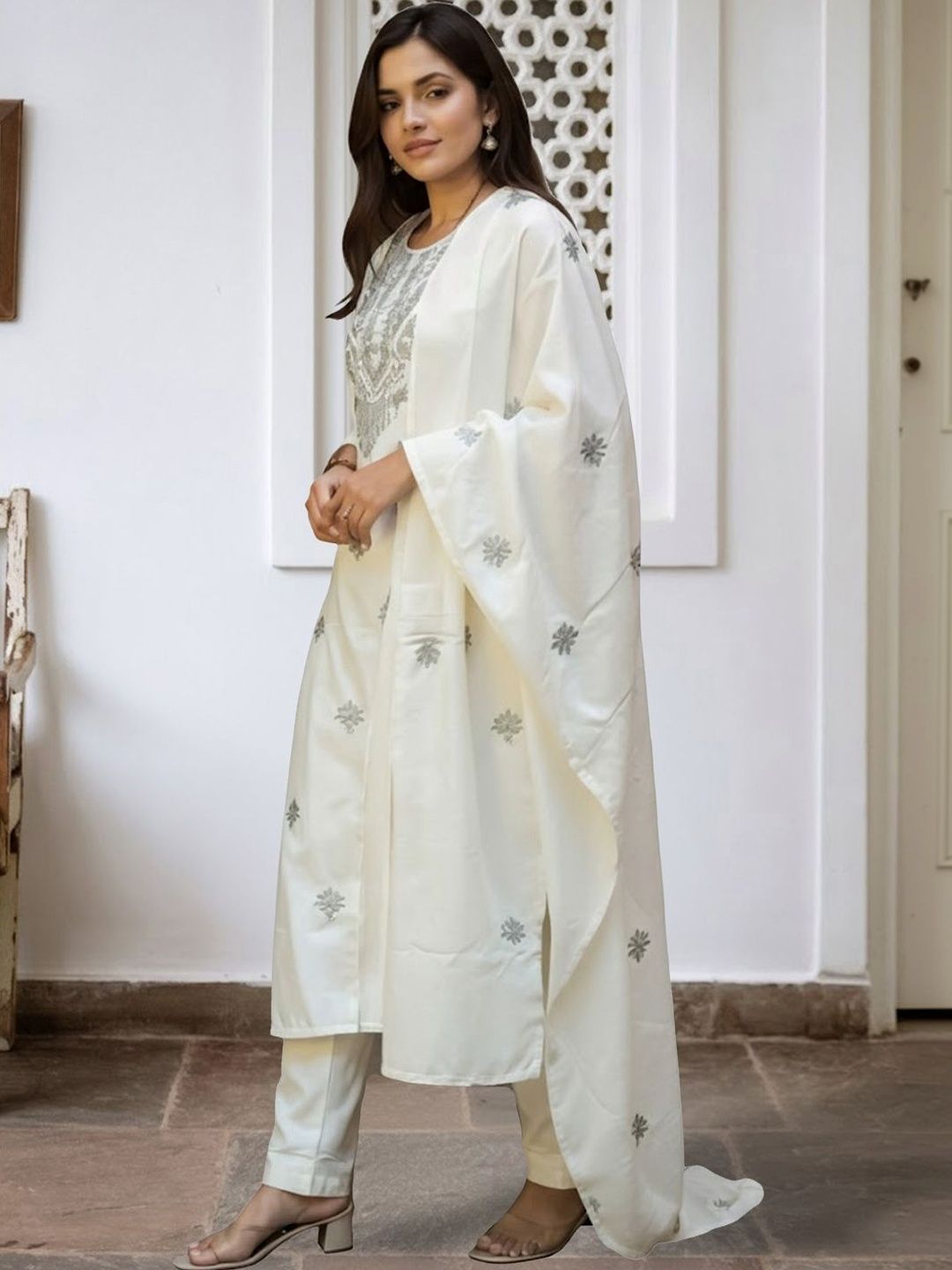 Dhiyona IE Women Ethnic Motifs Embroidered Regular Thread Work Pure Cotton Kurta with Trousers & With Dupatta