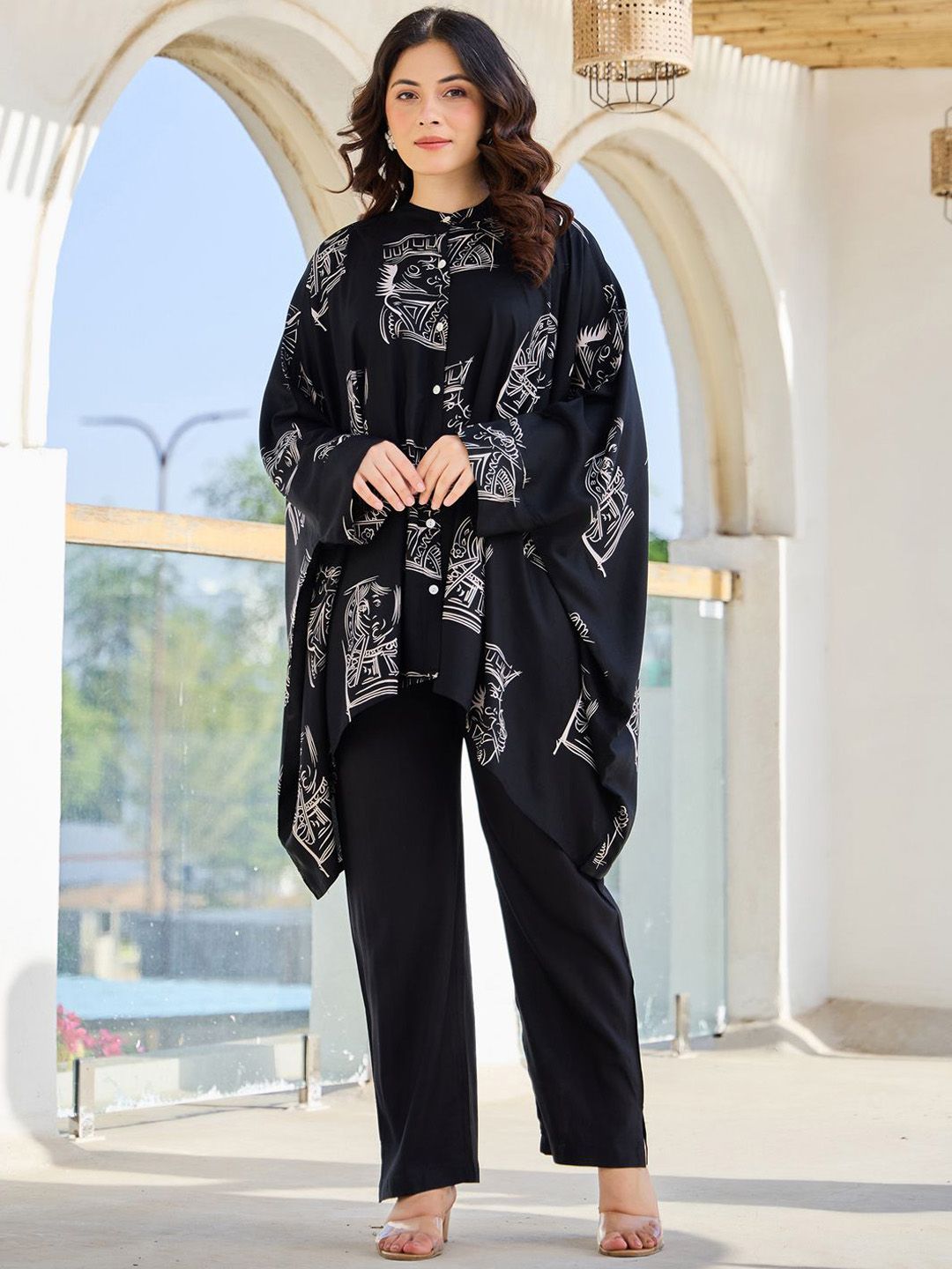 Women Geometric Printed Mandarin Collar Regular Kaftan Kurta with Trousers