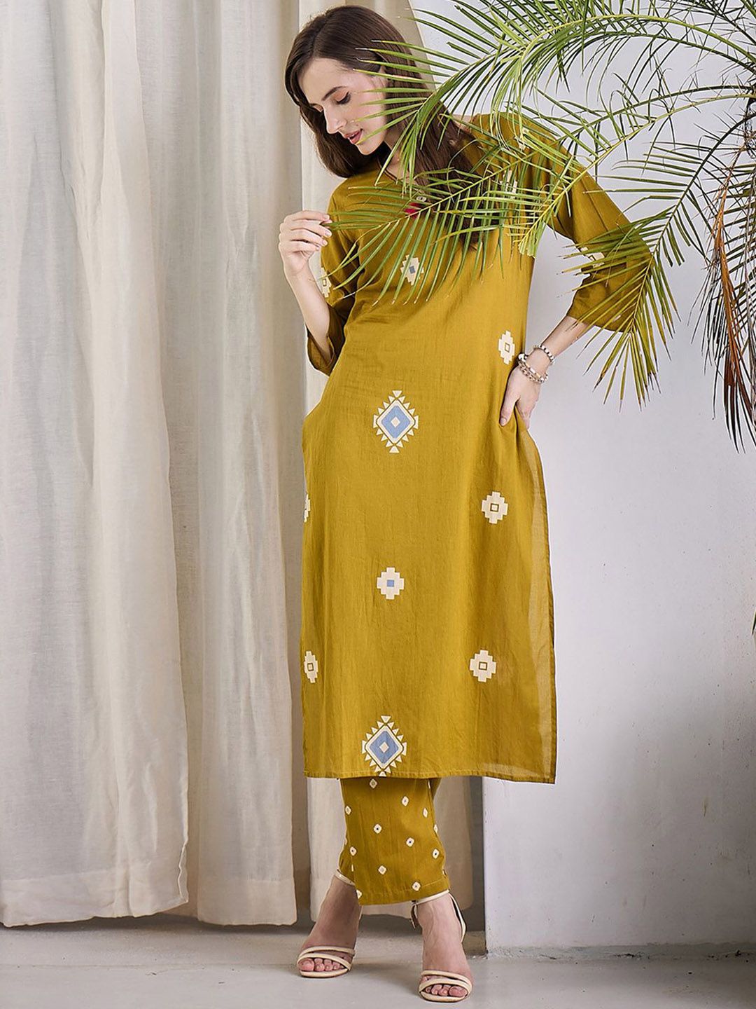 Dhiyona IE Ethnic Motifs Printed Pure Cotton V-Neck Top With Trousers