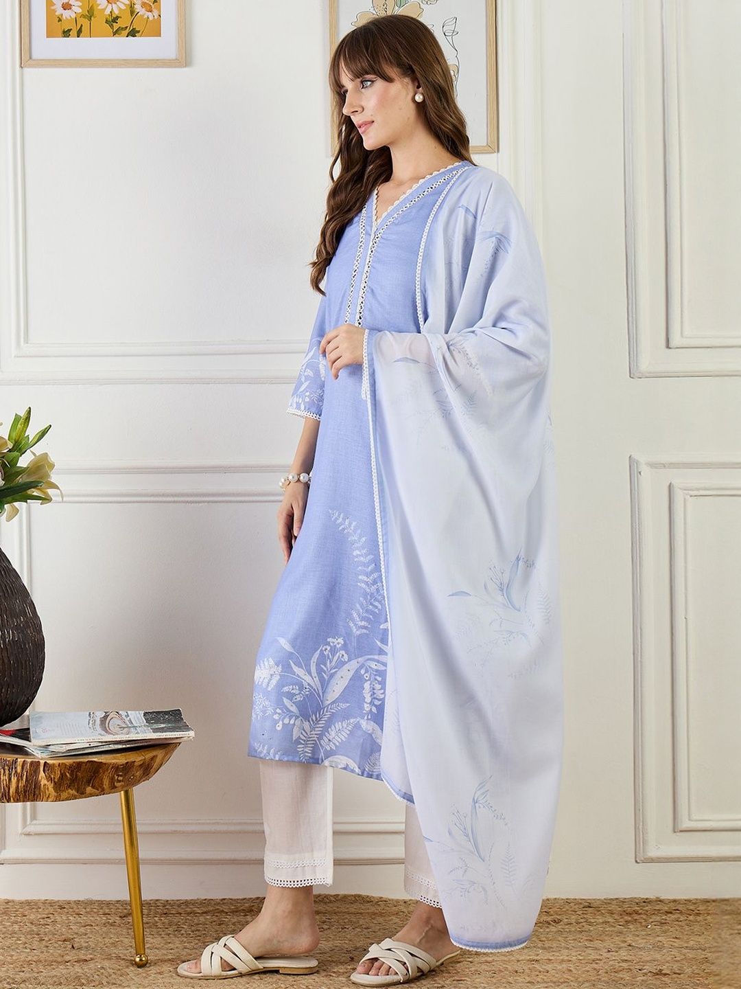 Women Floral Printed Lace Detail Linen Straight Kurta with Trousers & Dupatta