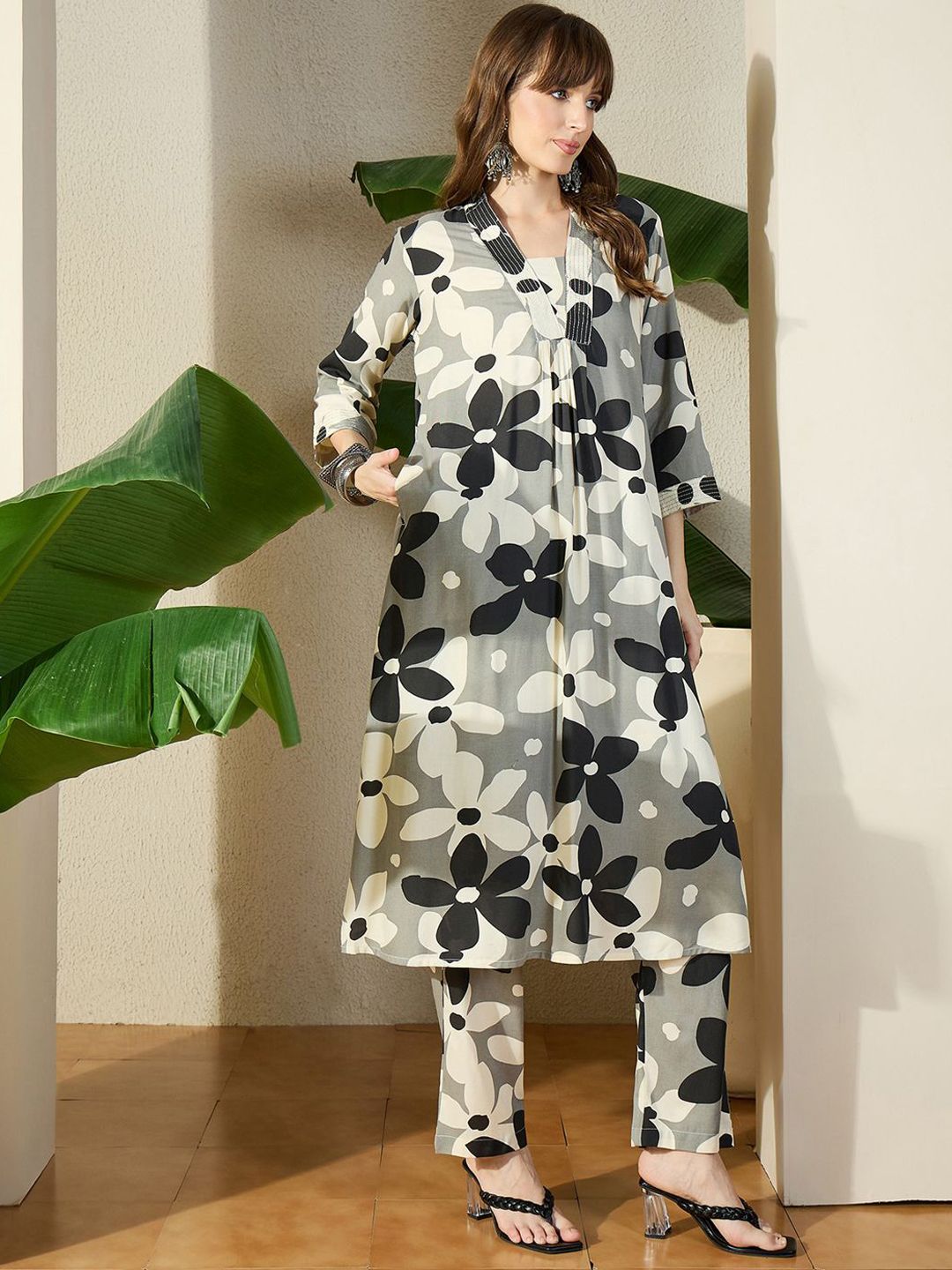 Dhiyona IE Printed V-Neck Tunic With Trouser