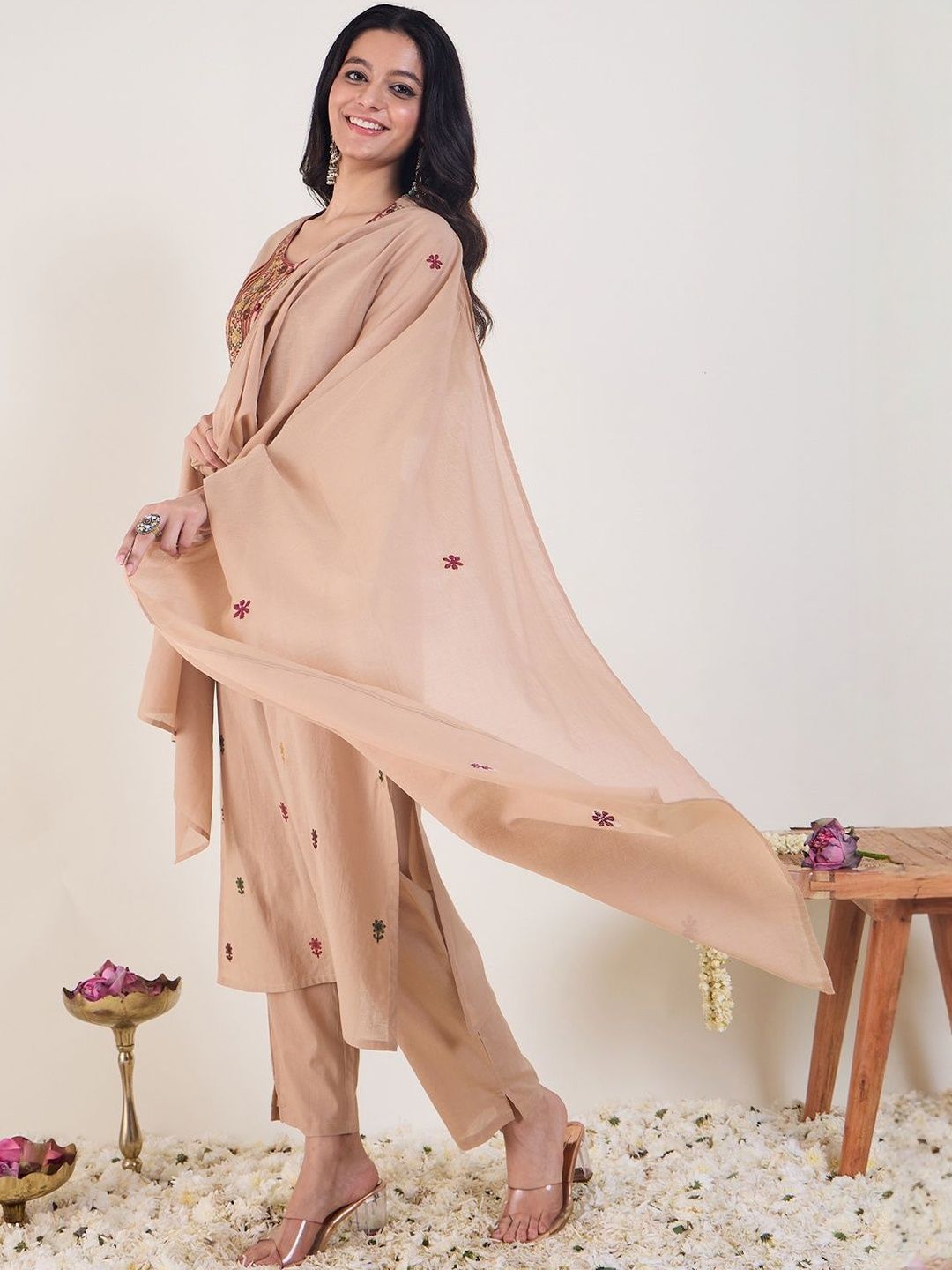 Ethnic Motifs Embroidered Thread Work Straight Kurta With Trousers & Dupatta