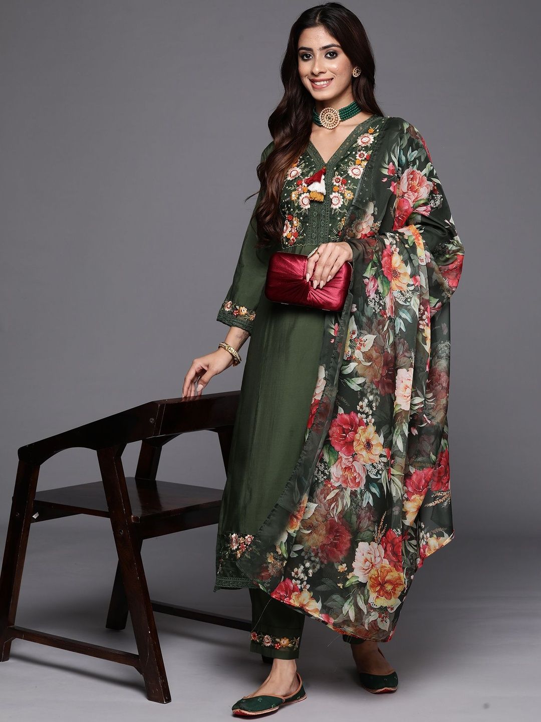 Women Floral Embroidered Thread Work Kurta with Trousers & Dupatta
