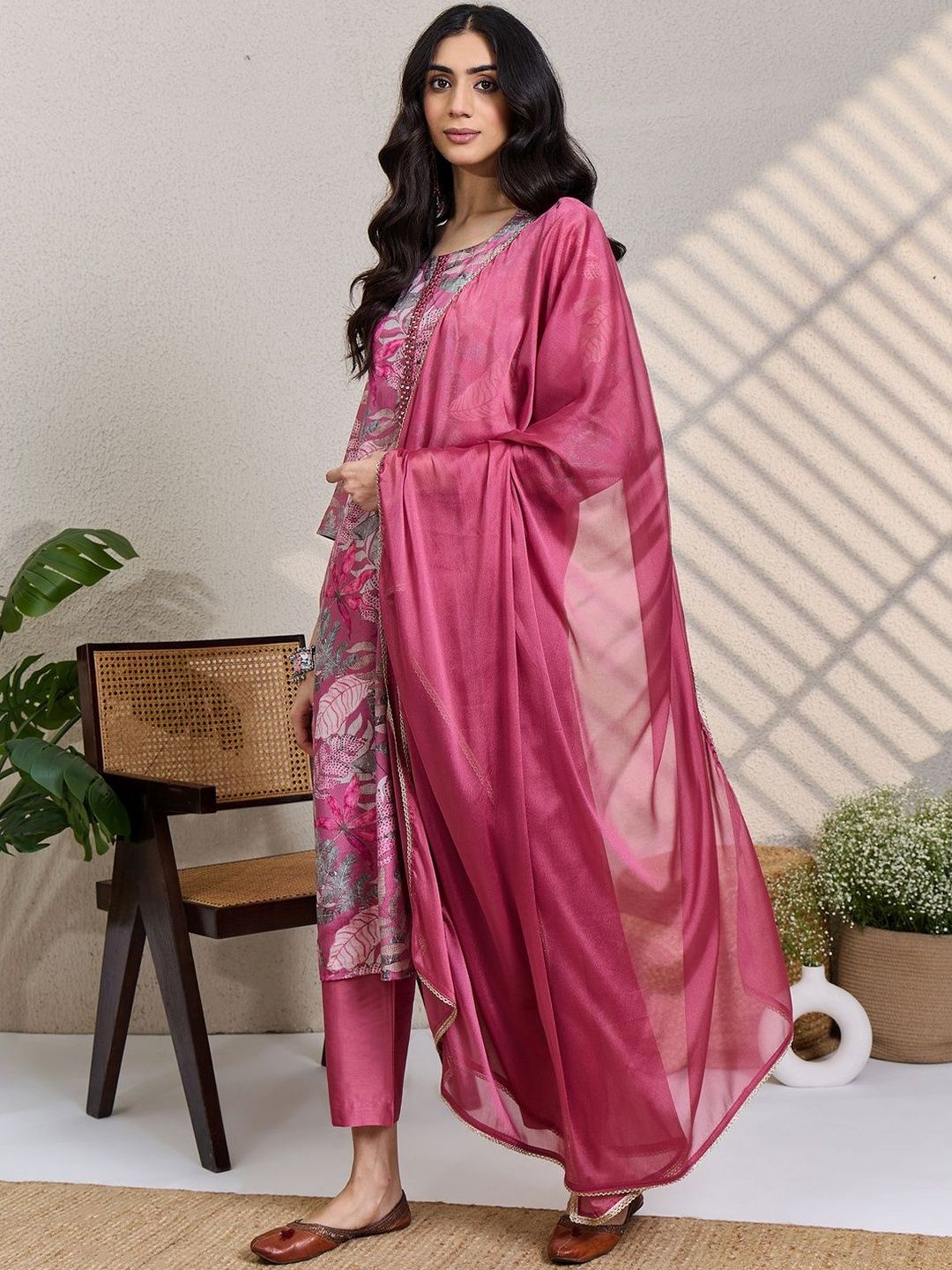 Women Floral Printed Regular Mirror Work Kurta With Trousers & Dupatta Kurta Sets