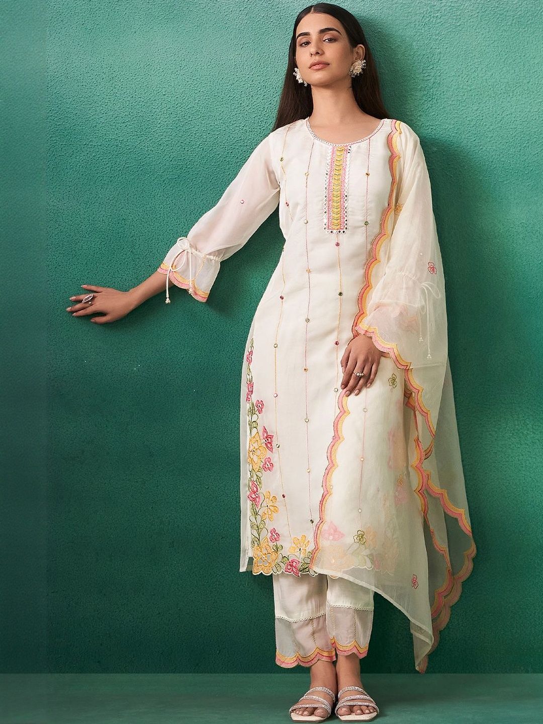 Dhiyona IE Women Floral Embroidered Kurta with Trousers & Dupatta